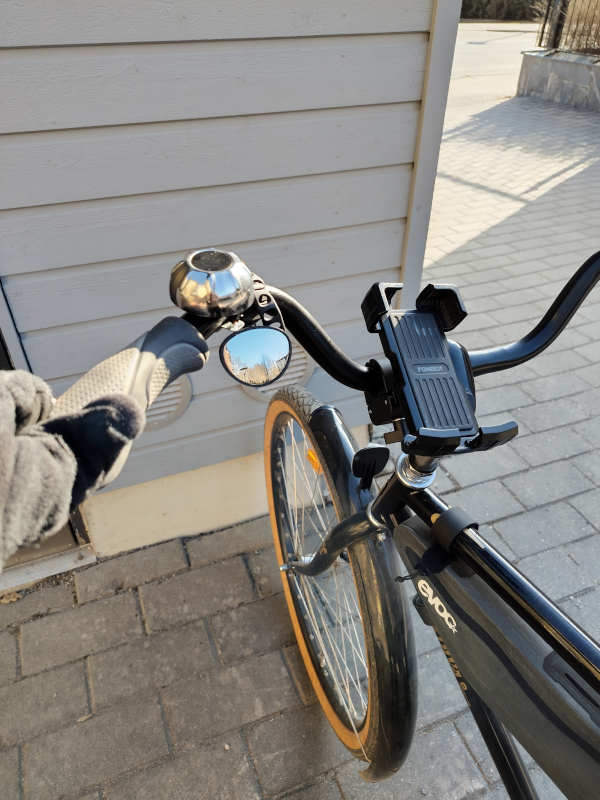 /img/biking/handlebar-mirror.jpg /img/biking/handlebar-mirror.jpg