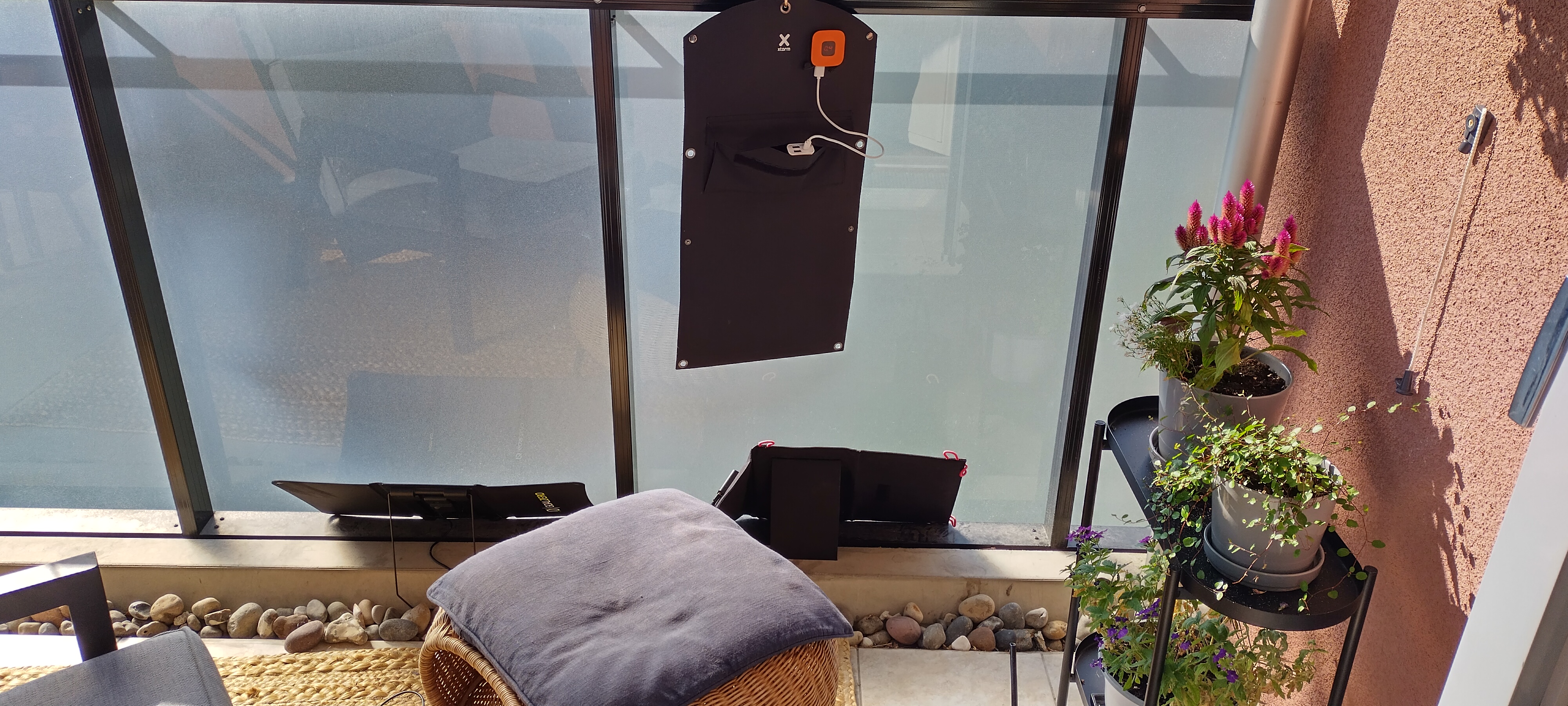 /img/solar-computing/solar-panels-on-balcony.jpg /img/solar-computing/solar-panels-on-balcony.jpg